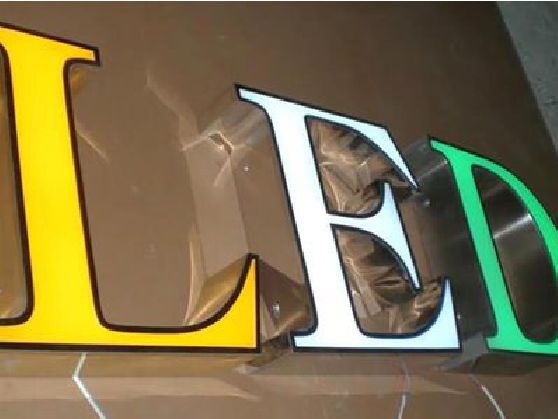 高安介绍LED招牌的基础知识。